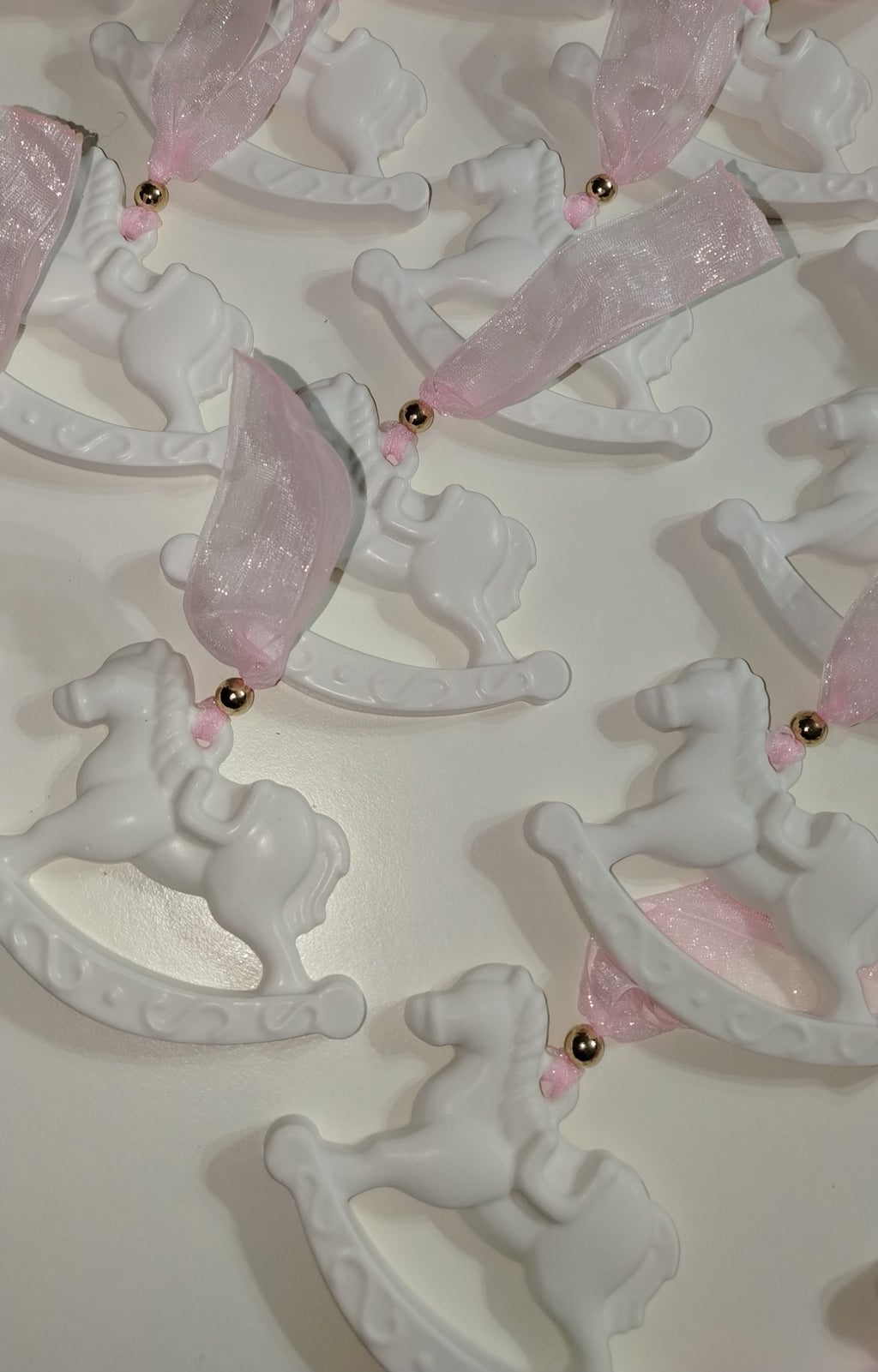 Cavalluccio in gesso – Bomboniera elegante per nascita e battesimo